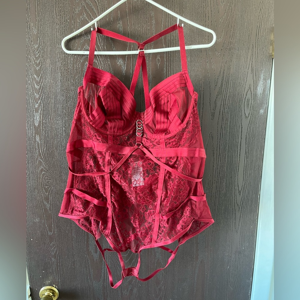 STRAPS AND RINGS LACE BODYSUIT WITH OPEN BACK
